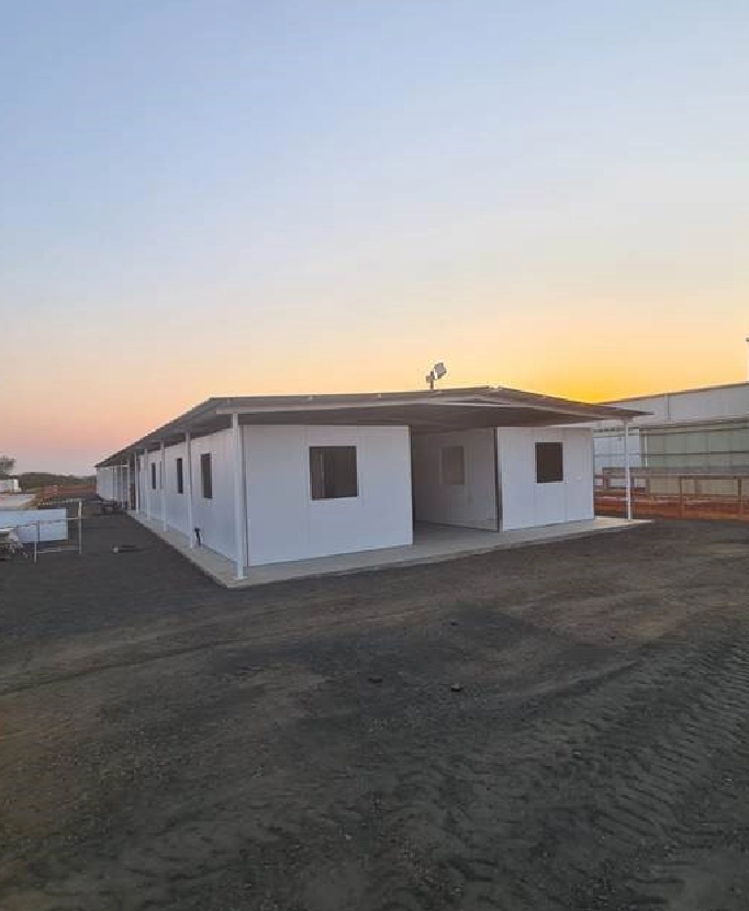 Área de vivência em painéis termoacústicos